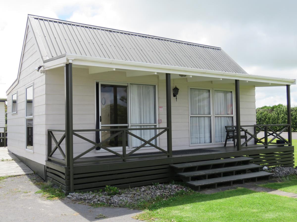 Opunake Motel And Backpackers Lodge Esterno foto