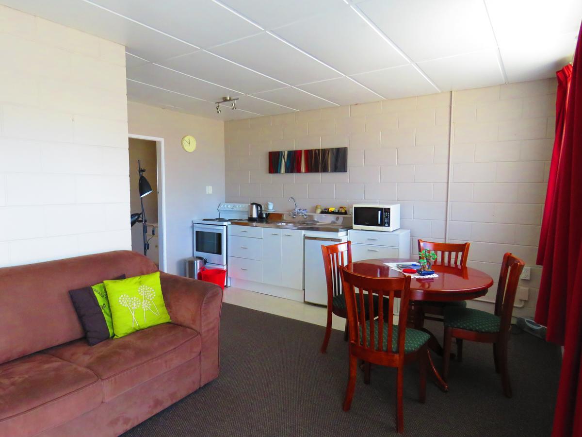 Opunake Motel And Backpackers Lodge Esterno foto