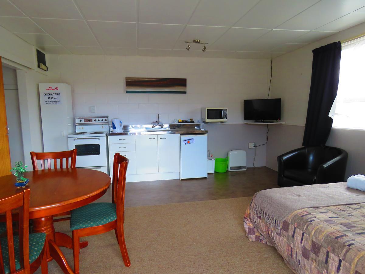 Opunake Motel And Backpackers Lodge Esterno foto