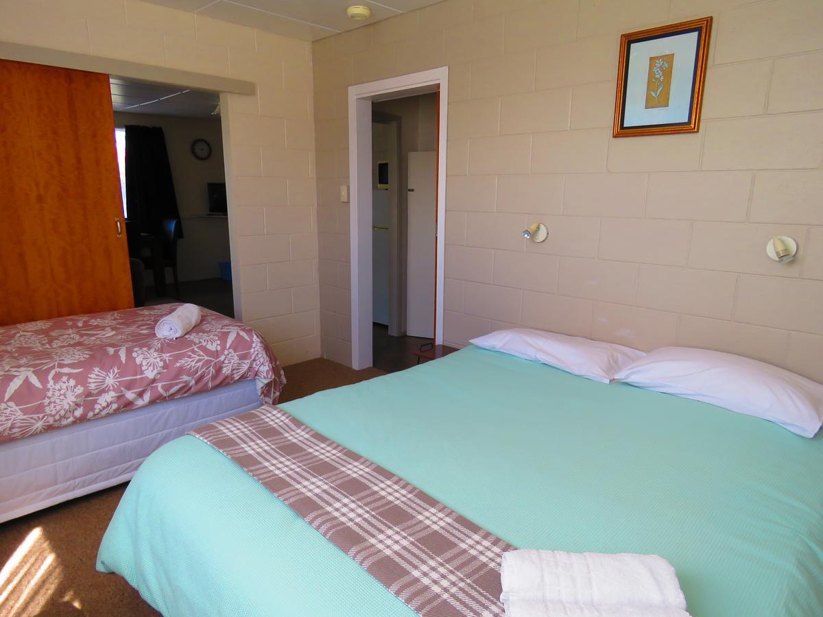 Opunake Motel And Backpackers Lodge Esterno foto