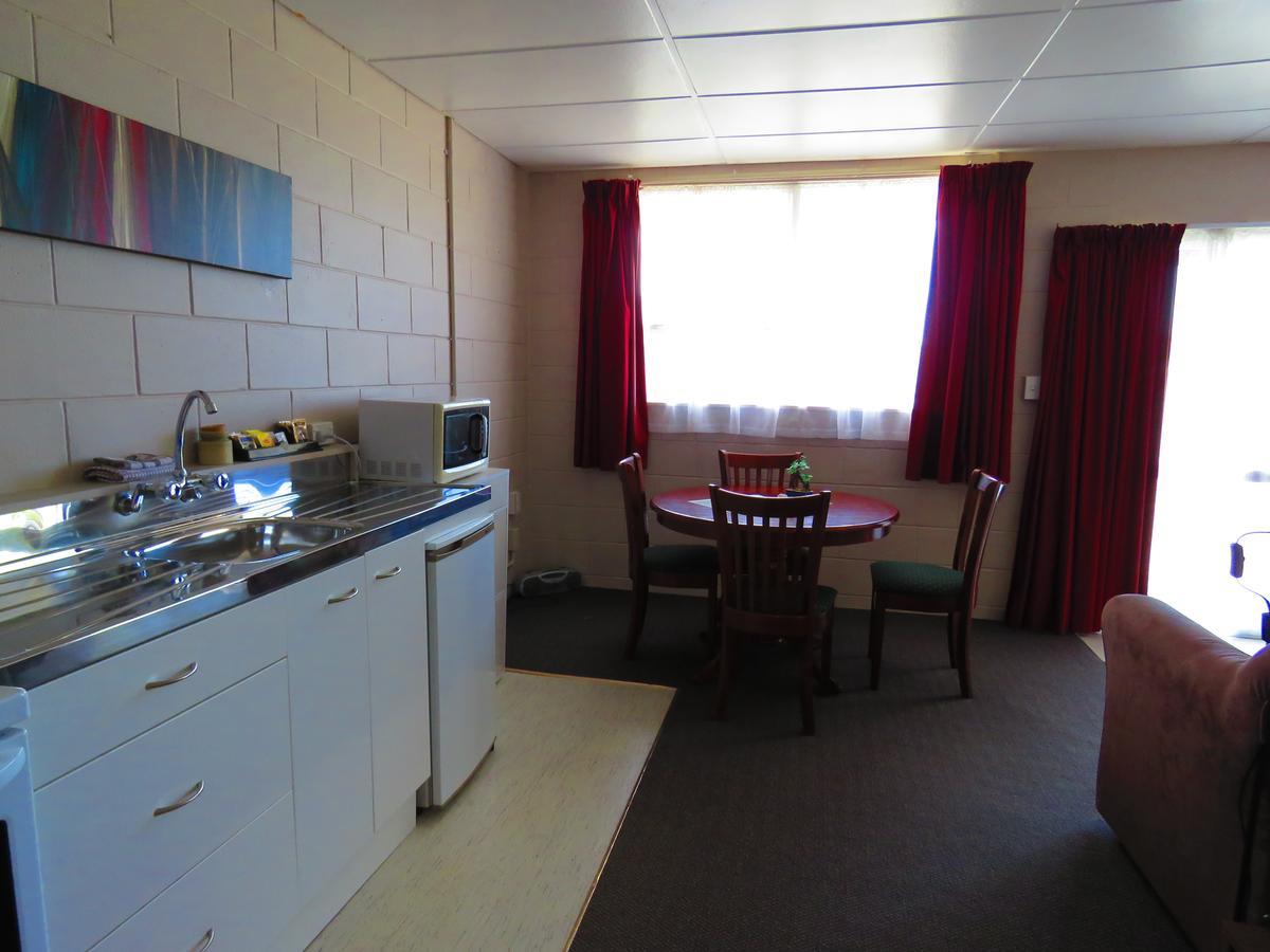 Opunake Motel And Backpackers Lodge Esterno foto